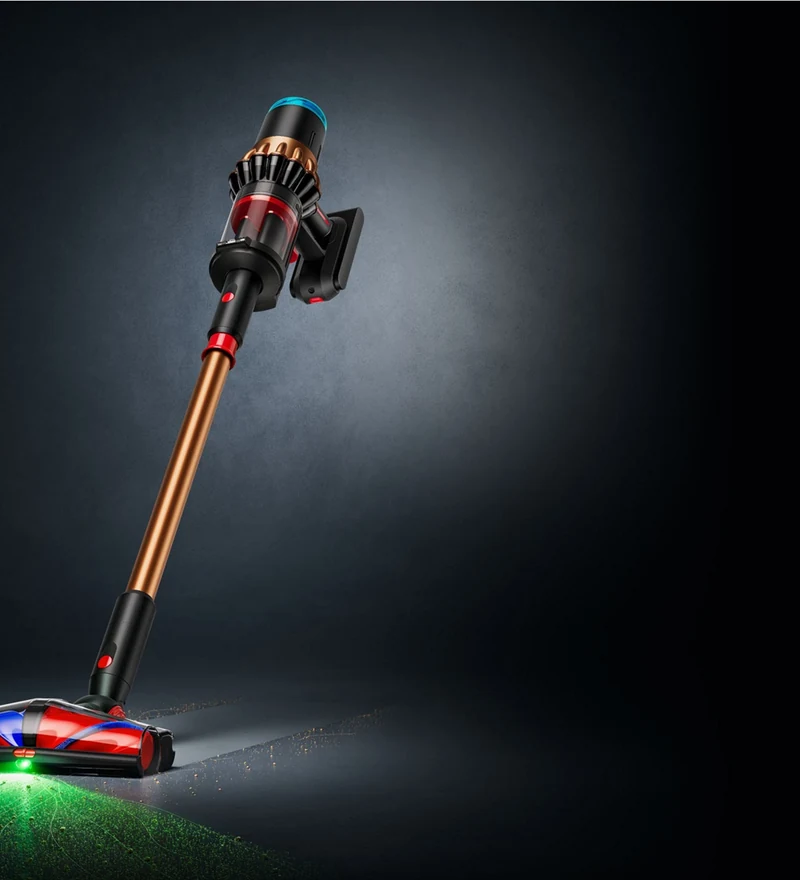 Пылесос Dyson V16 освещает пыль на полу