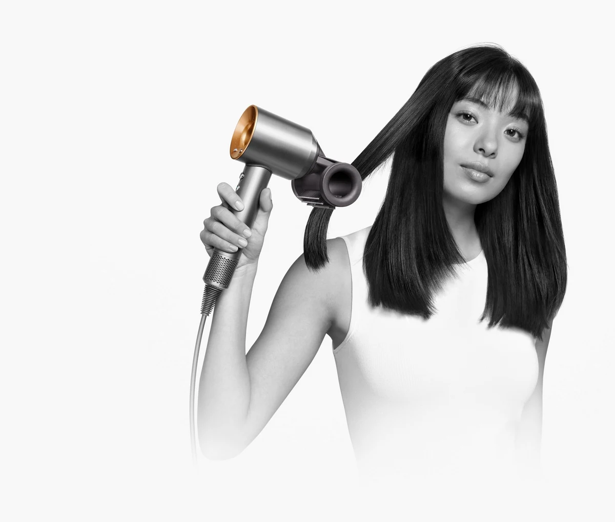 Модель сушит и укладывает волосы феном Dyson Supersonic