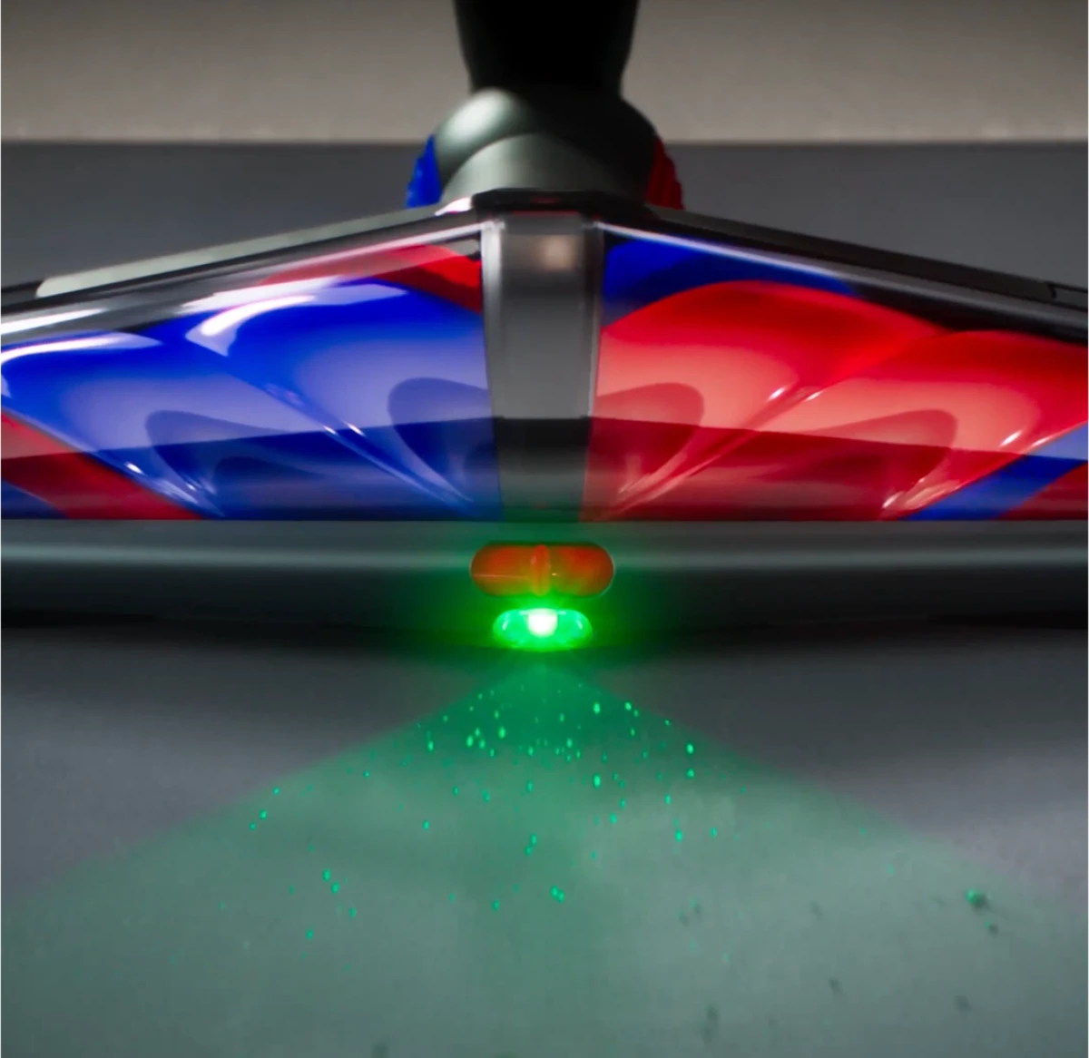 Подсветка зоны уборки Dyson V16